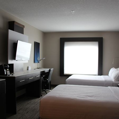 Holiday Inn Express & Suites Cold Lake By Ihg Esterno foto