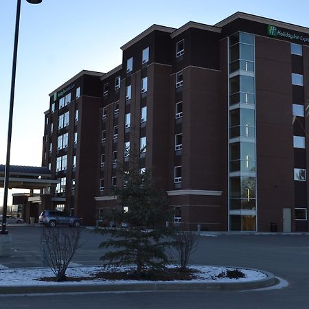 Holiday Inn Express & Suites Cold Lake By Ihg Esterno foto