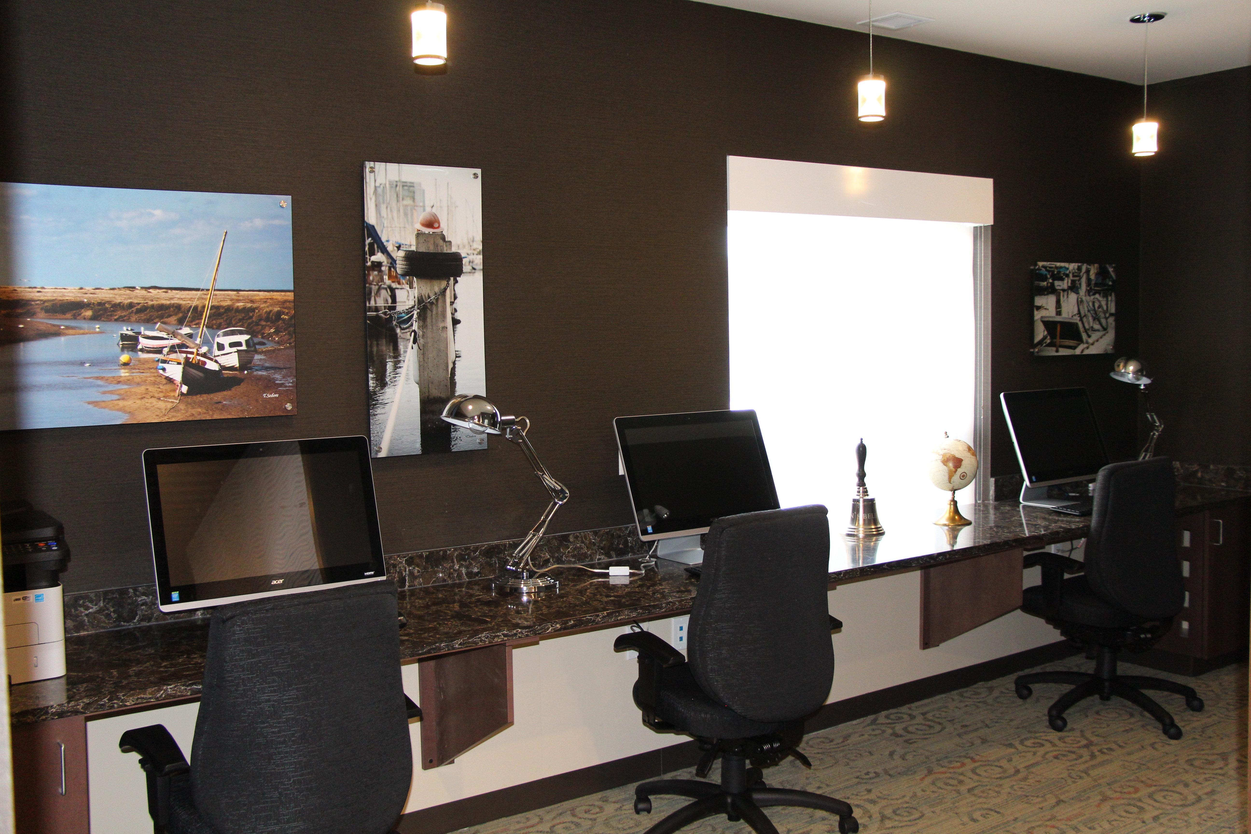 Holiday Inn Express & Suites Cold Lake By Ihg Esterno foto
