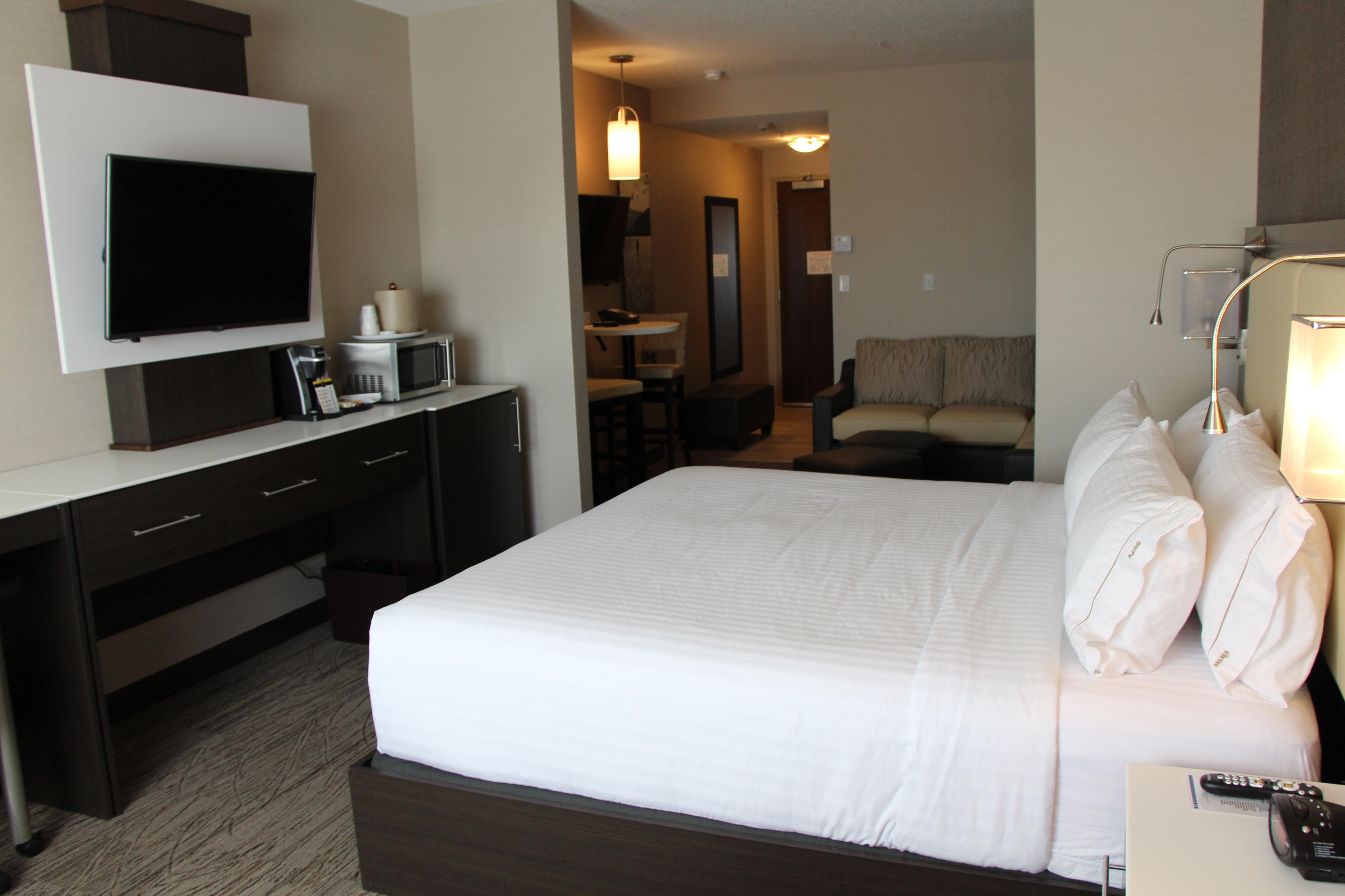Holiday Inn Express & Suites Cold Lake By Ihg Esterno foto