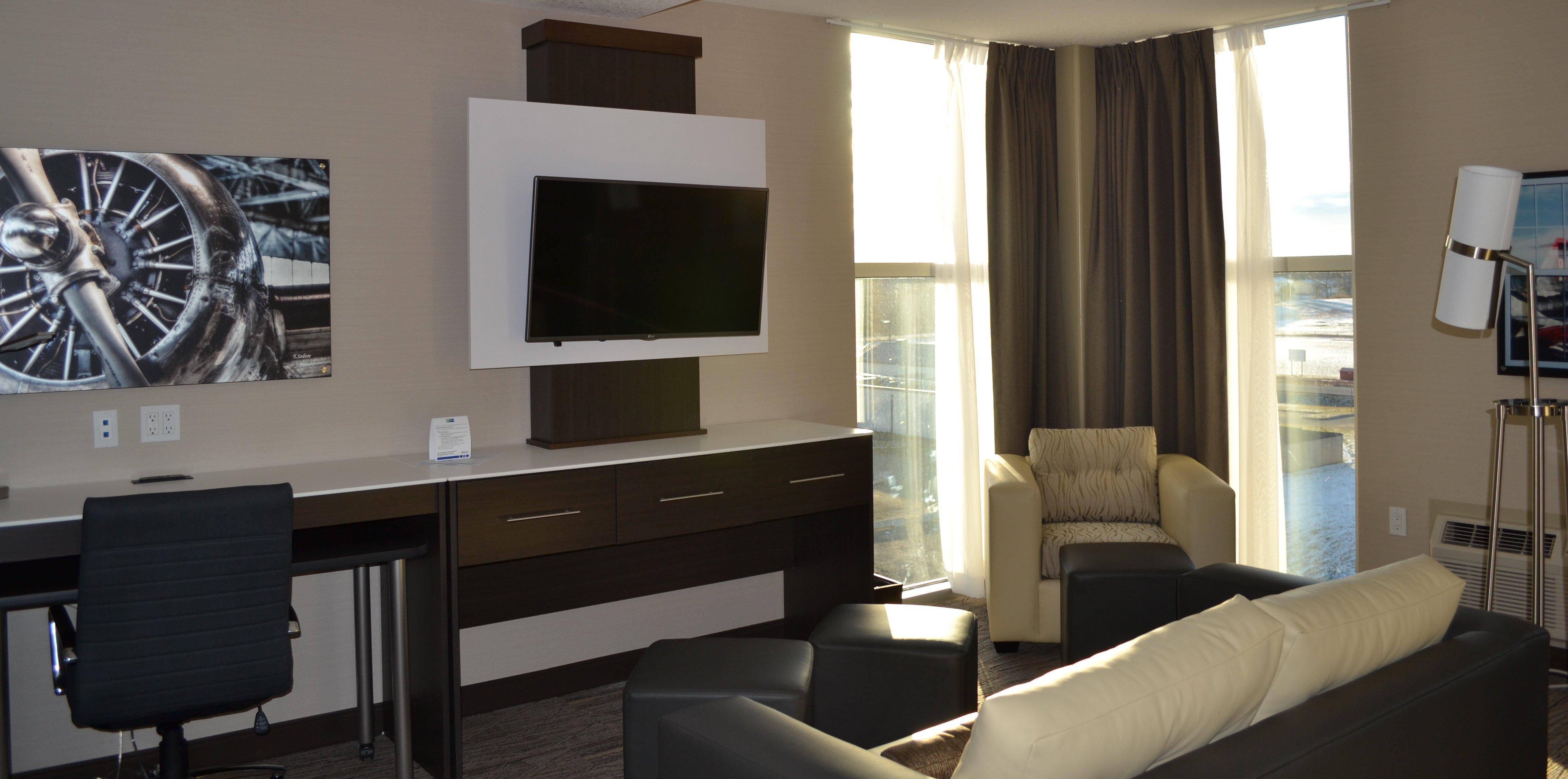 Holiday Inn Express & Suites Cold Lake By Ihg Esterno foto