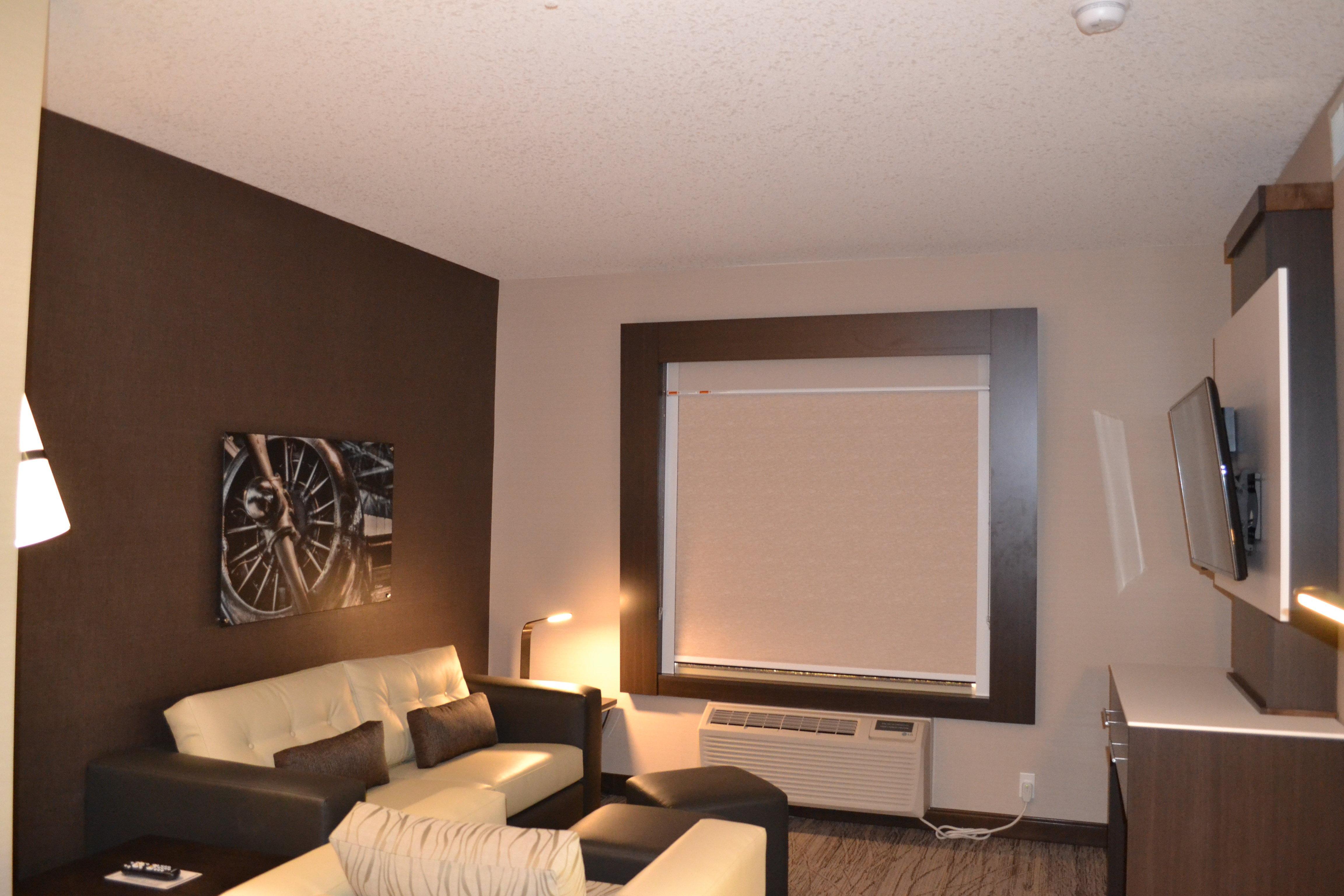 Holiday Inn Express & Suites Cold Lake By Ihg Esterno foto