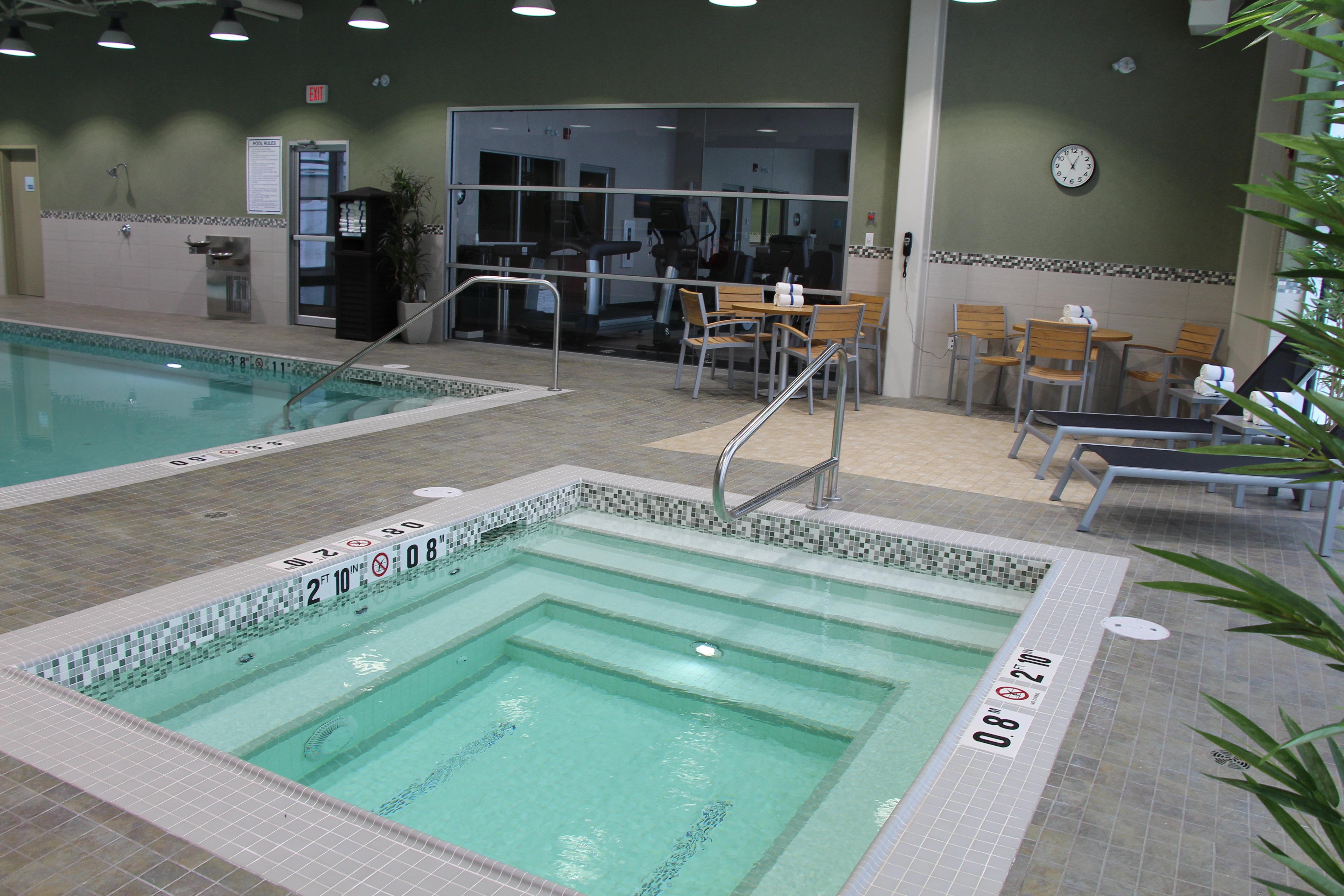 Holiday Inn Express & Suites Cold Lake By Ihg Esterno foto