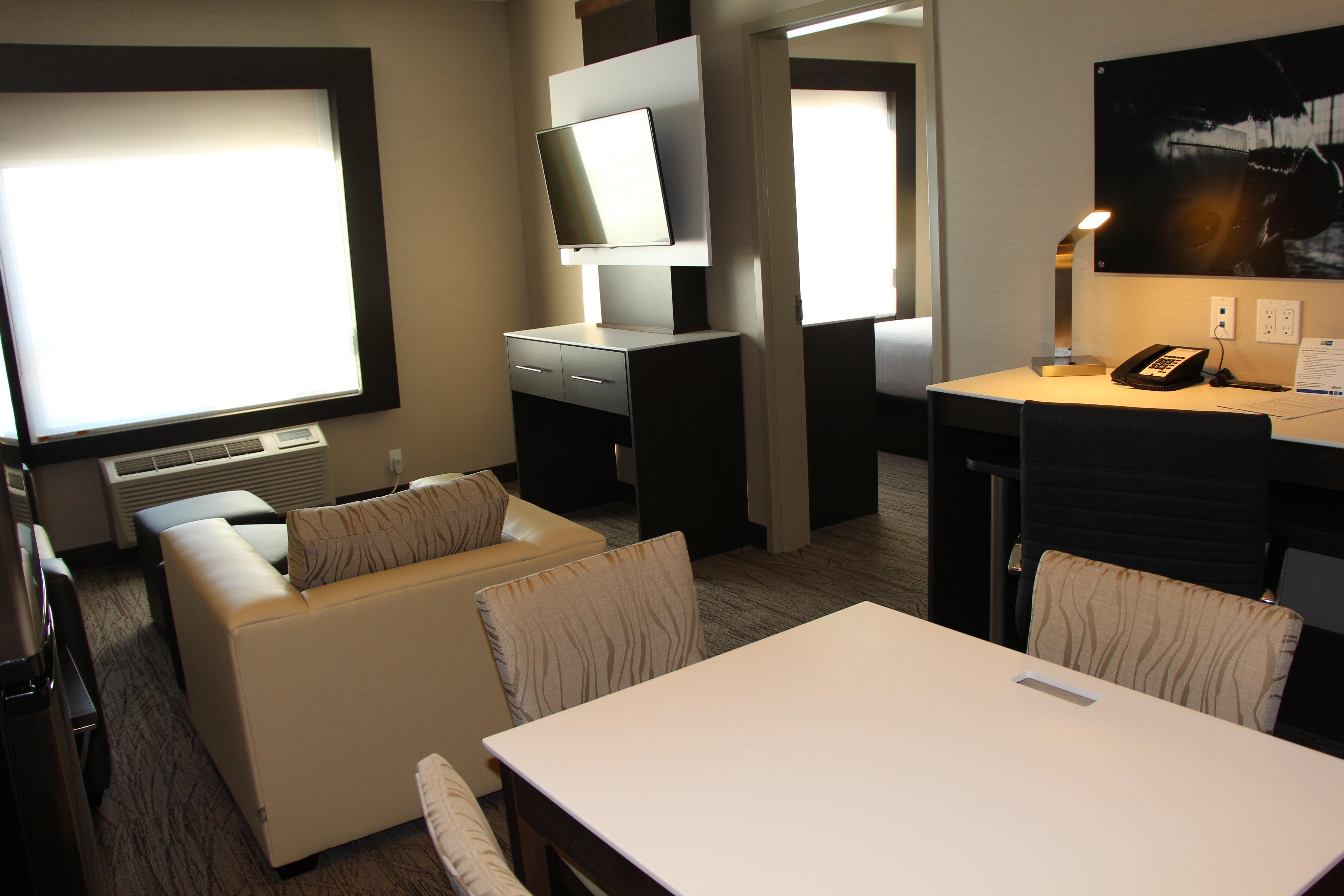 Holiday Inn Express & Suites Cold Lake By Ihg Esterno foto