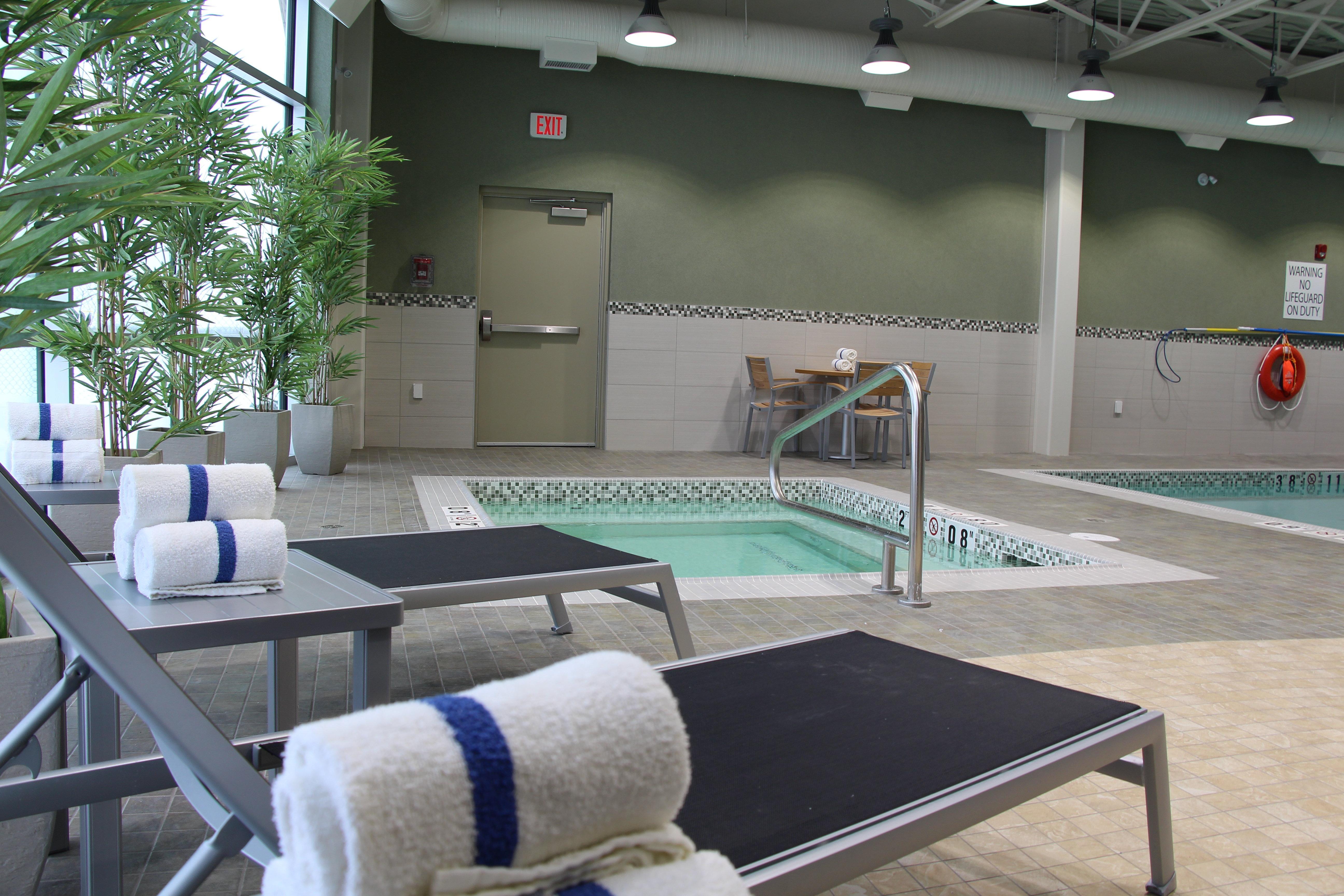 Holiday Inn Express & Suites Cold Lake By Ihg Esterno foto
