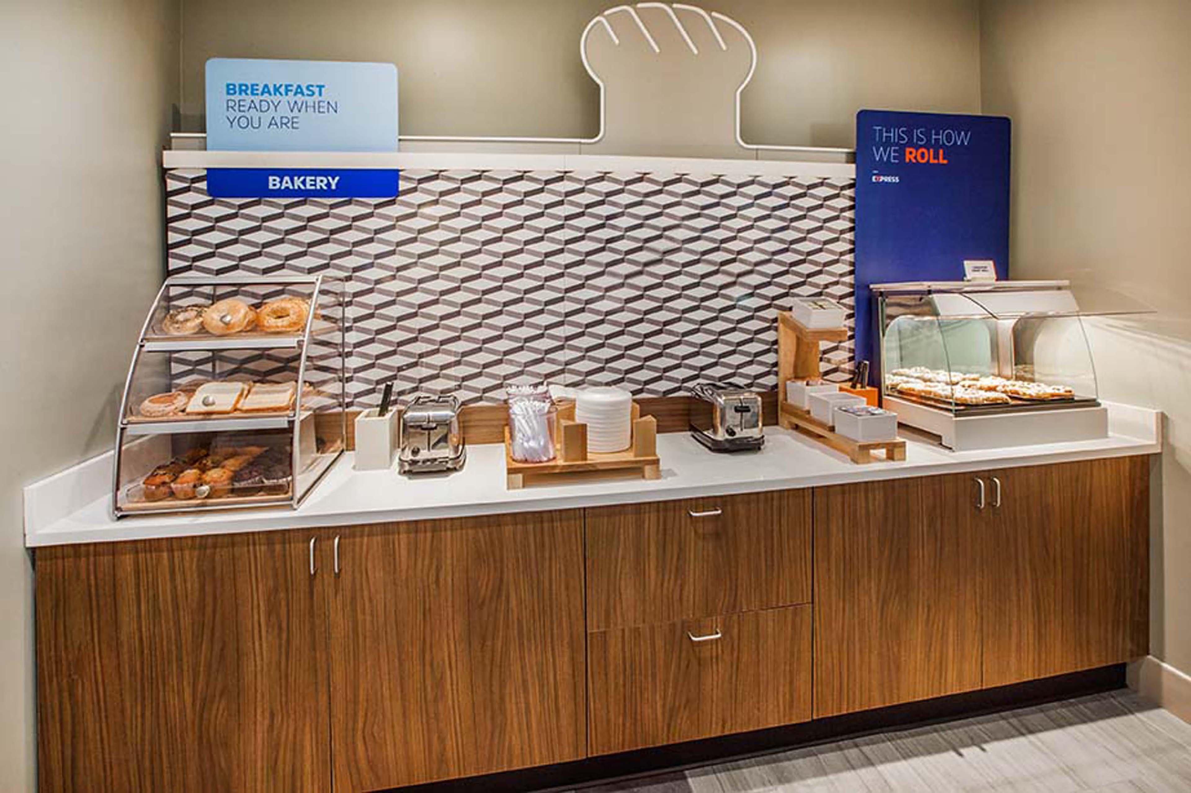 Holiday Inn Express & Suites Cold Lake By Ihg Esterno foto