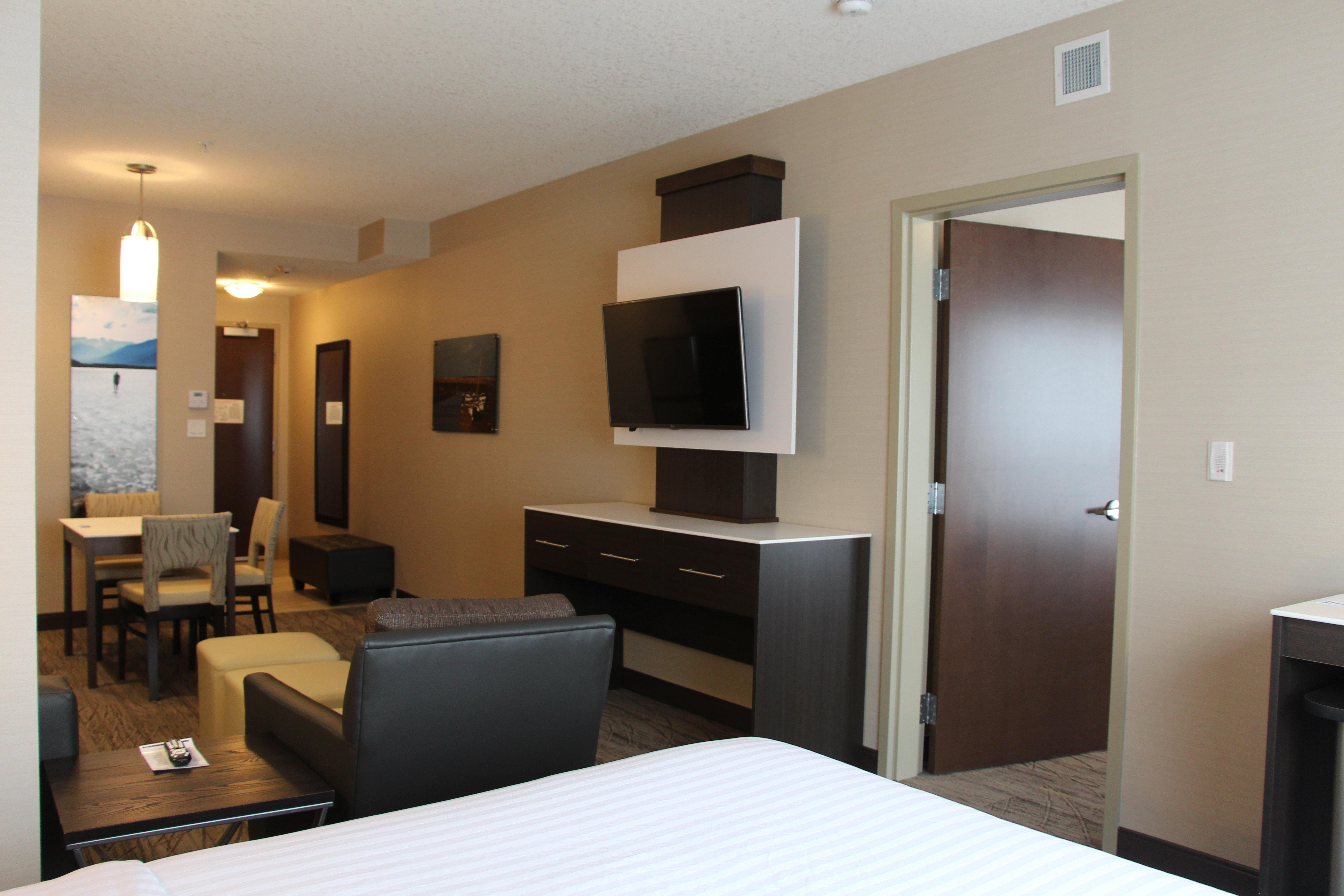 Holiday Inn Express & Suites Cold Lake By Ihg Esterno foto