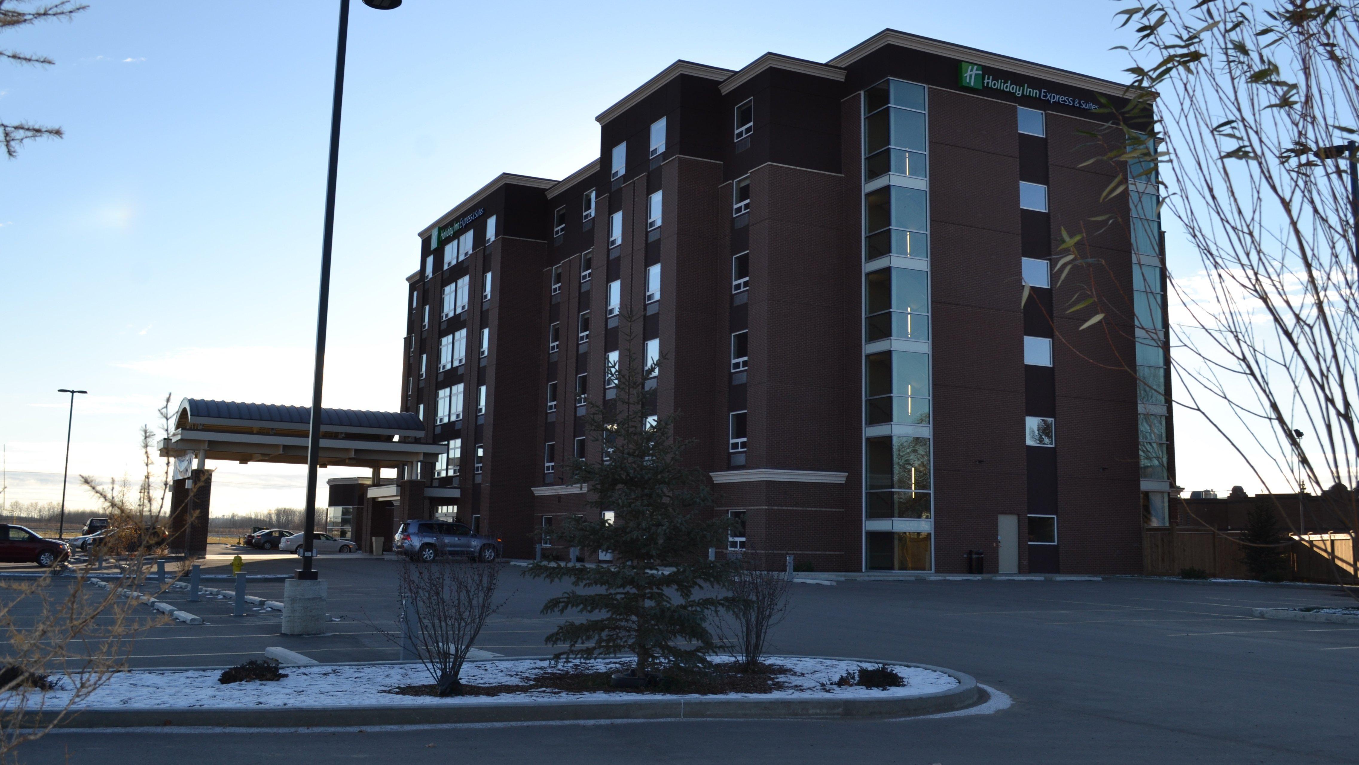 Holiday Inn Express & Suites Cold Lake By Ihg Esterno foto