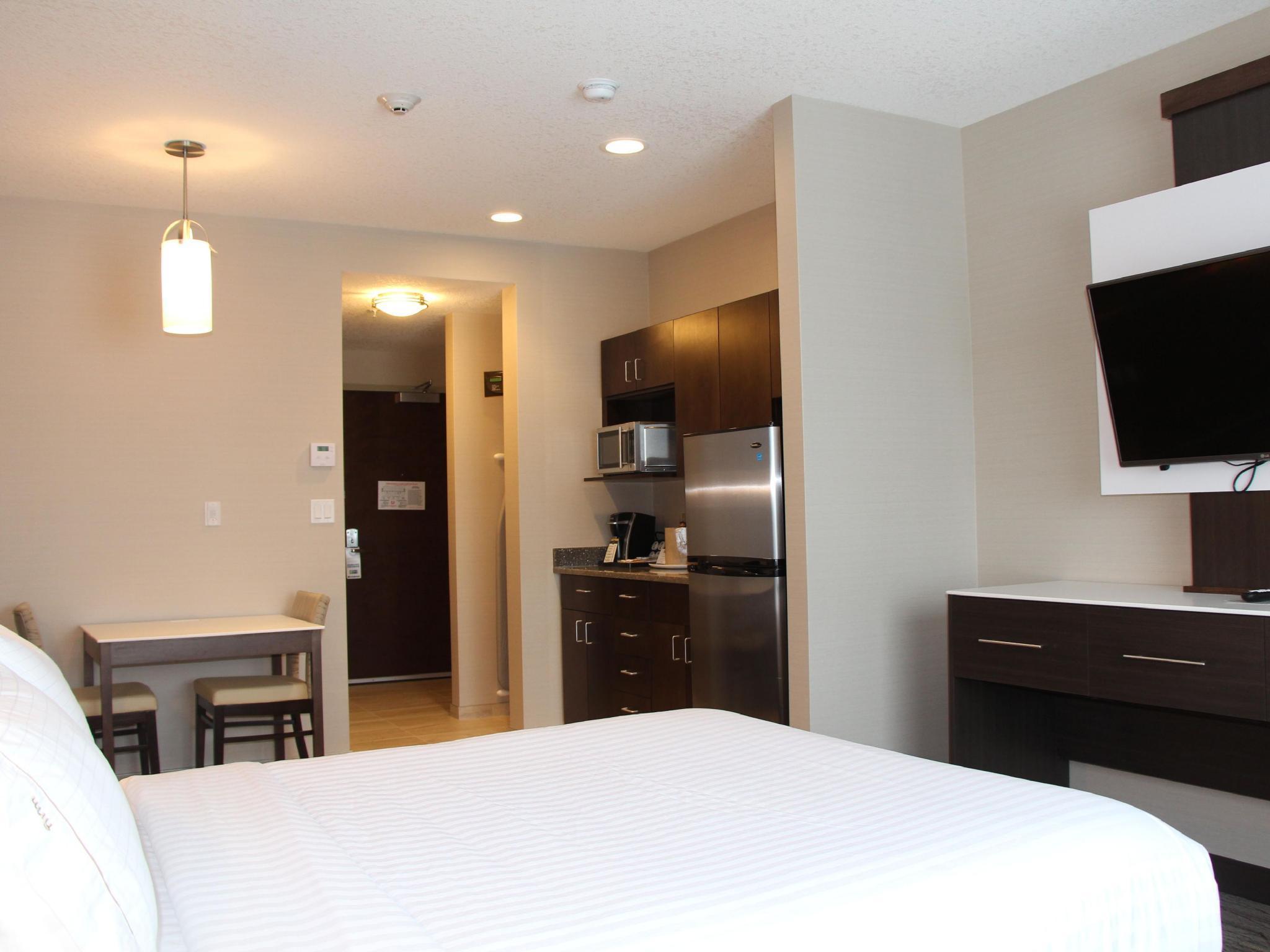 Holiday Inn Express & Suites Cold Lake By Ihg Esterno foto