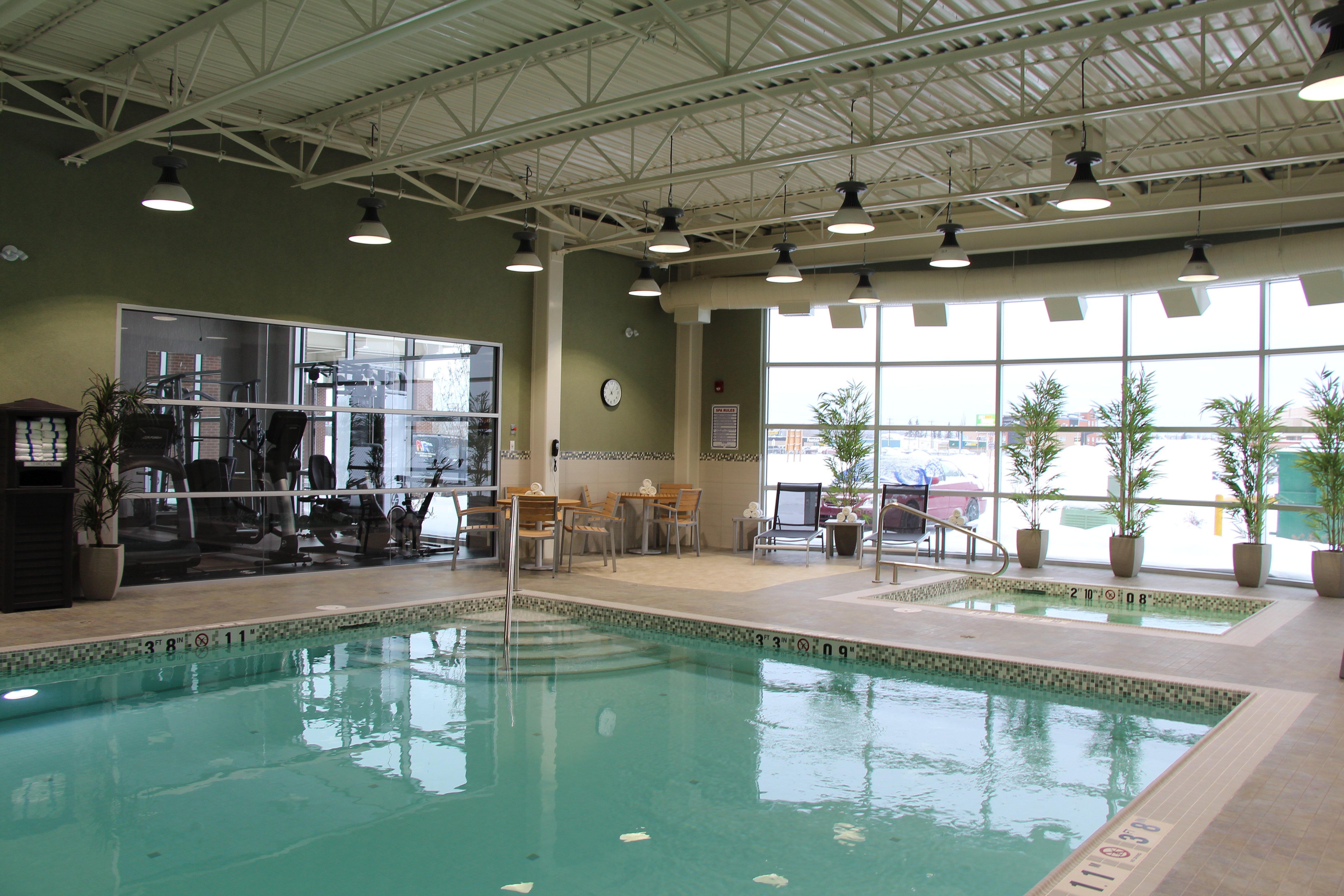 Holiday Inn Express & Suites Cold Lake By Ihg Esterno foto