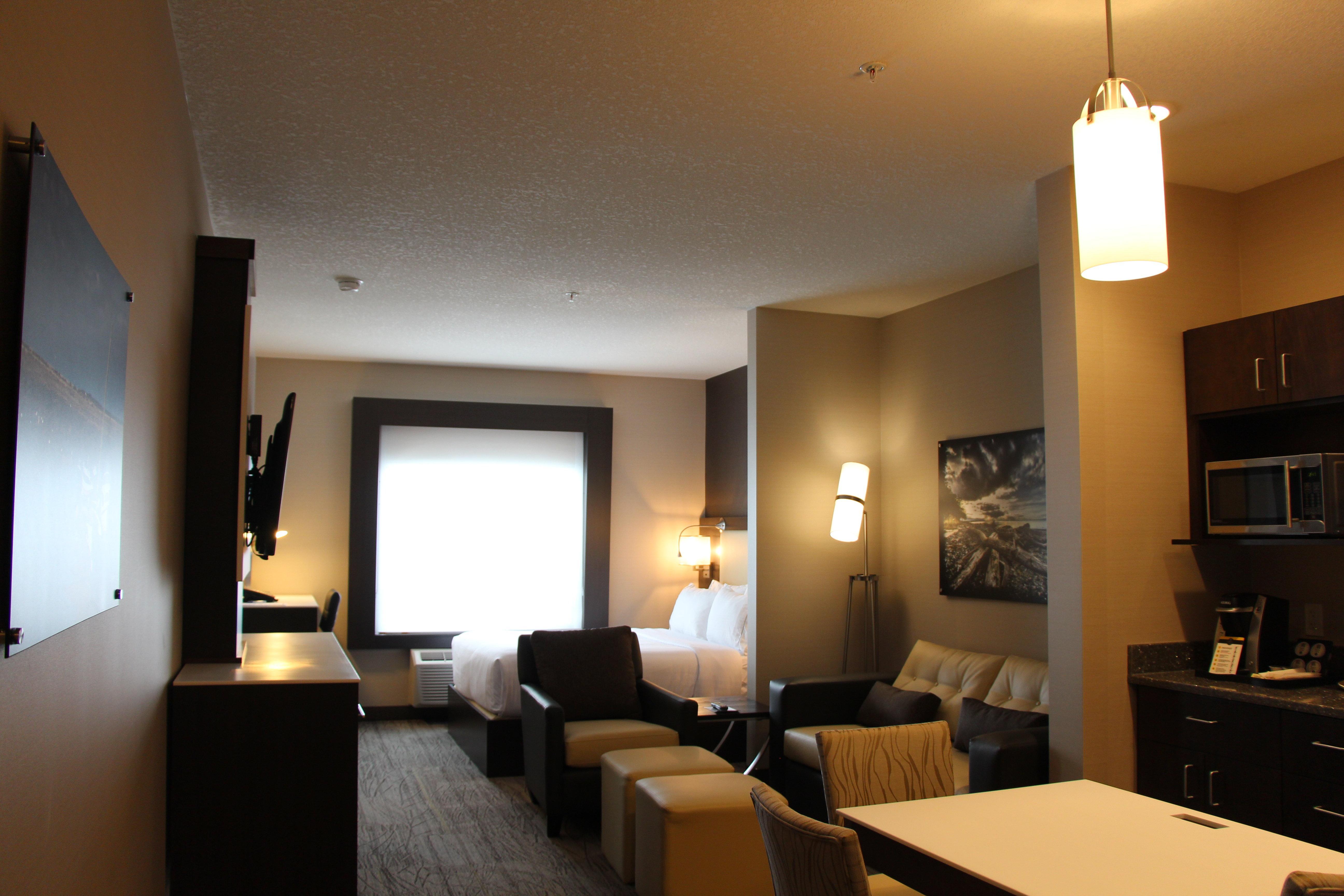 Holiday Inn Express & Suites Cold Lake By Ihg Esterno foto