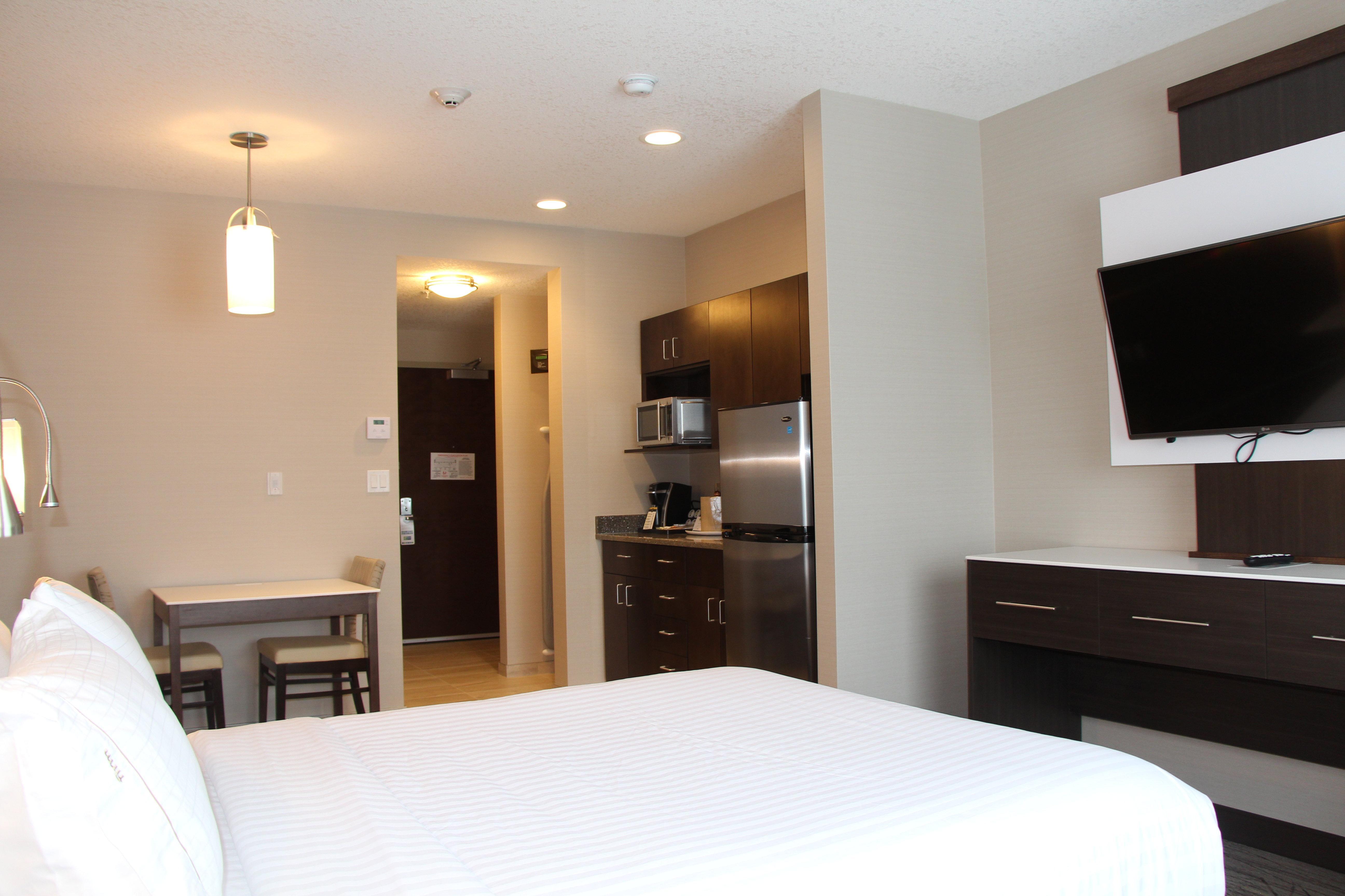 Holiday Inn Express & Suites Cold Lake By Ihg Esterno foto