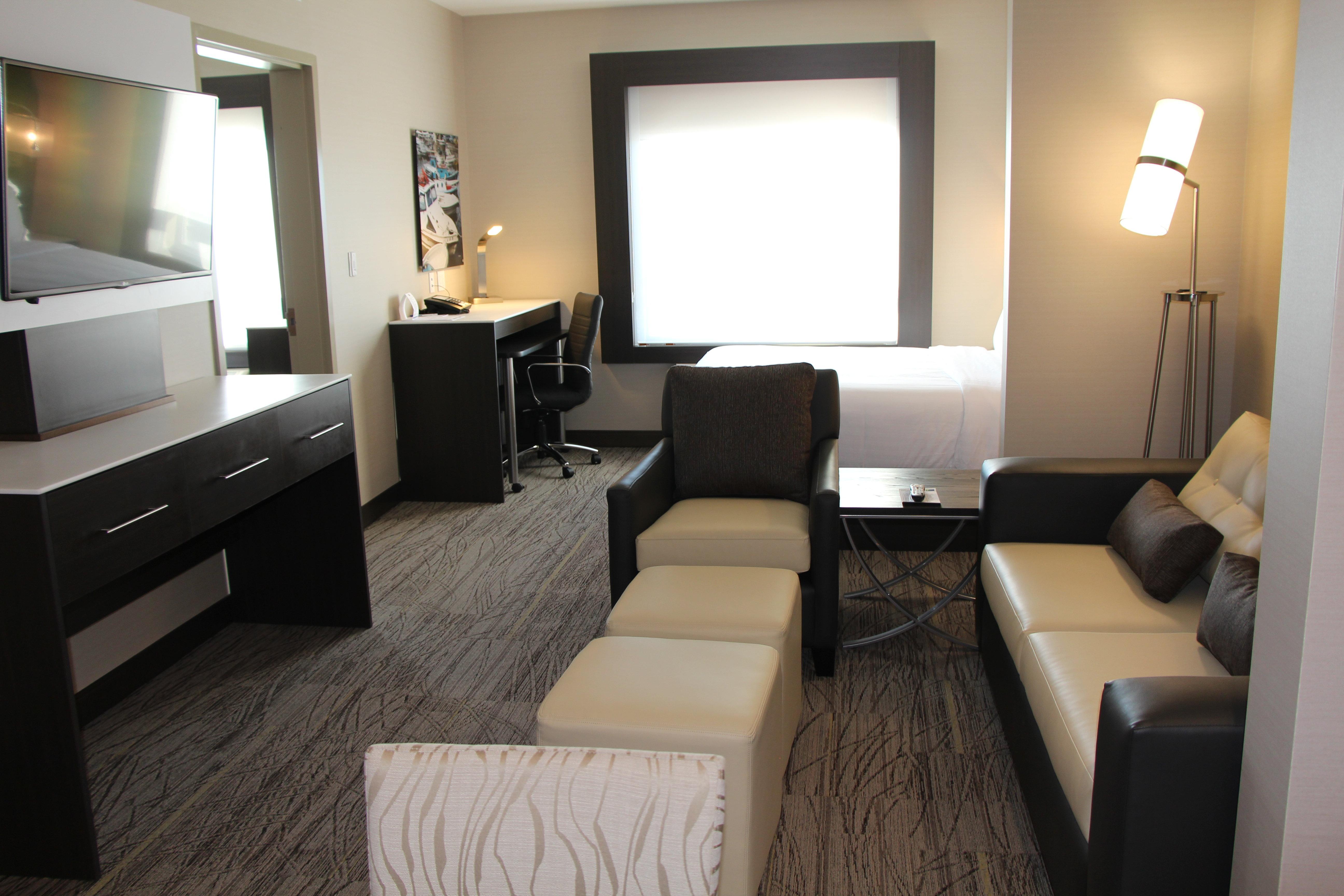 Holiday Inn Express & Suites Cold Lake By Ihg Esterno foto
