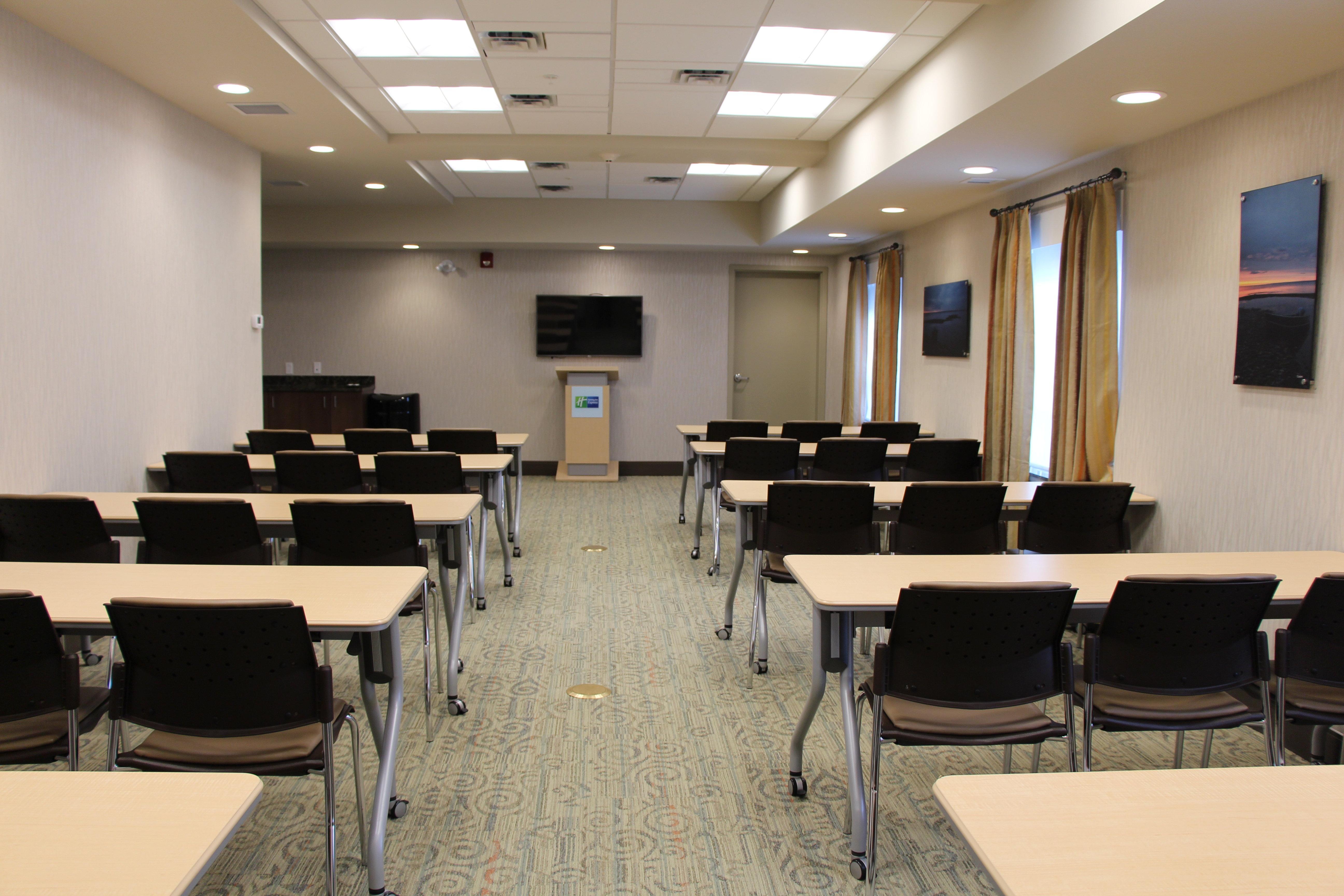 Holiday Inn Express & Suites Cold Lake By Ihg Esterno foto