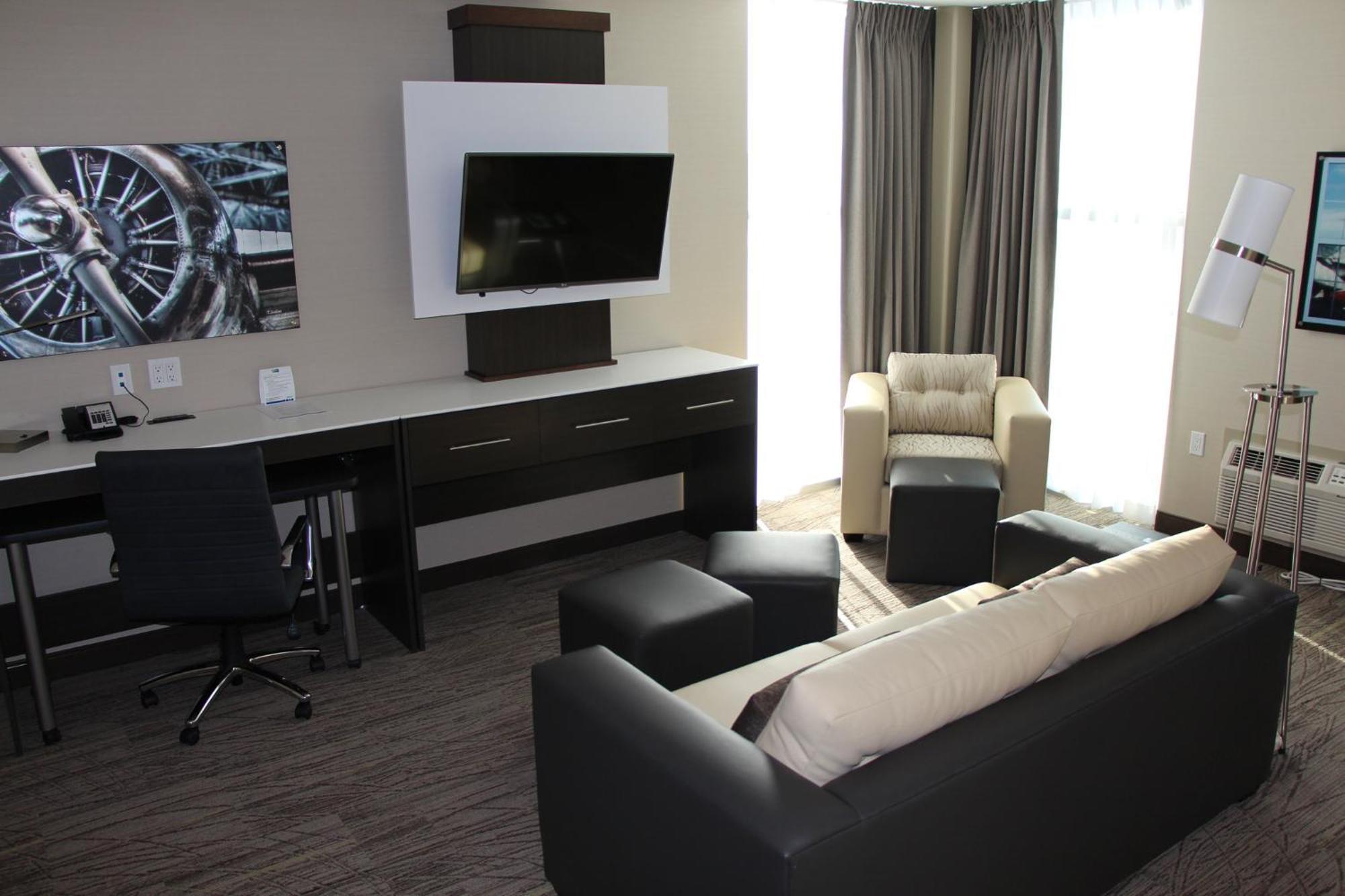 Holiday Inn Express & Suites Cold Lake By Ihg Esterno foto