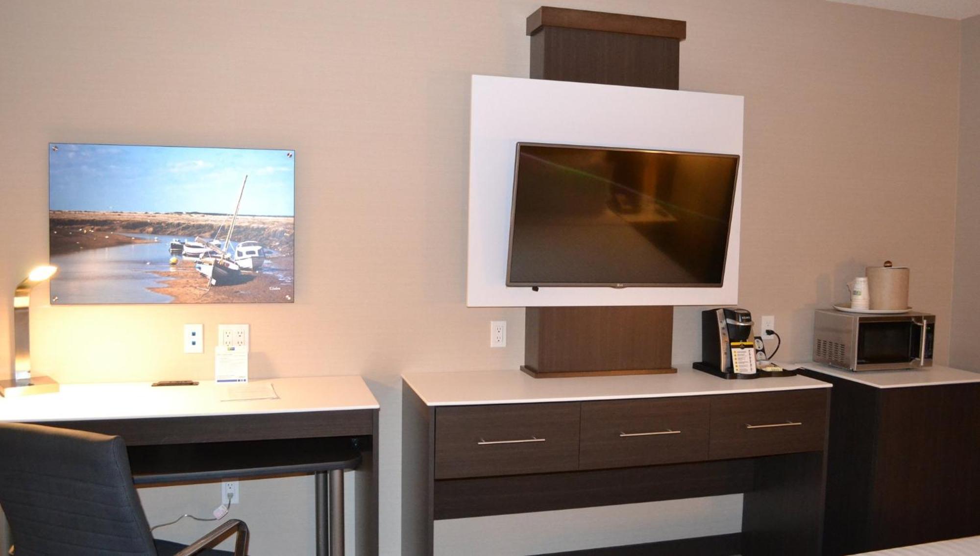 Holiday Inn Express & Suites Cold Lake By Ihg Esterno foto