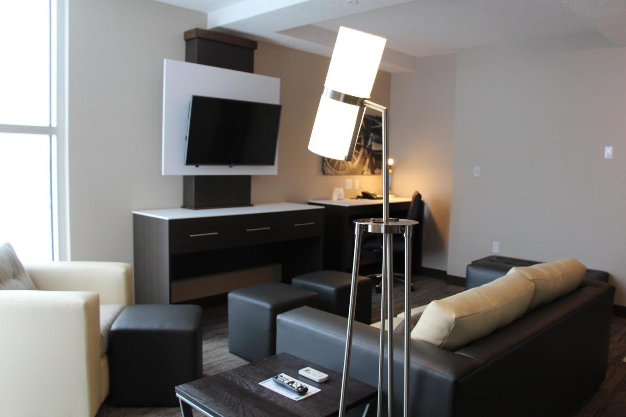Holiday Inn Express & Suites Cold Lake By Ihg Esterno foto