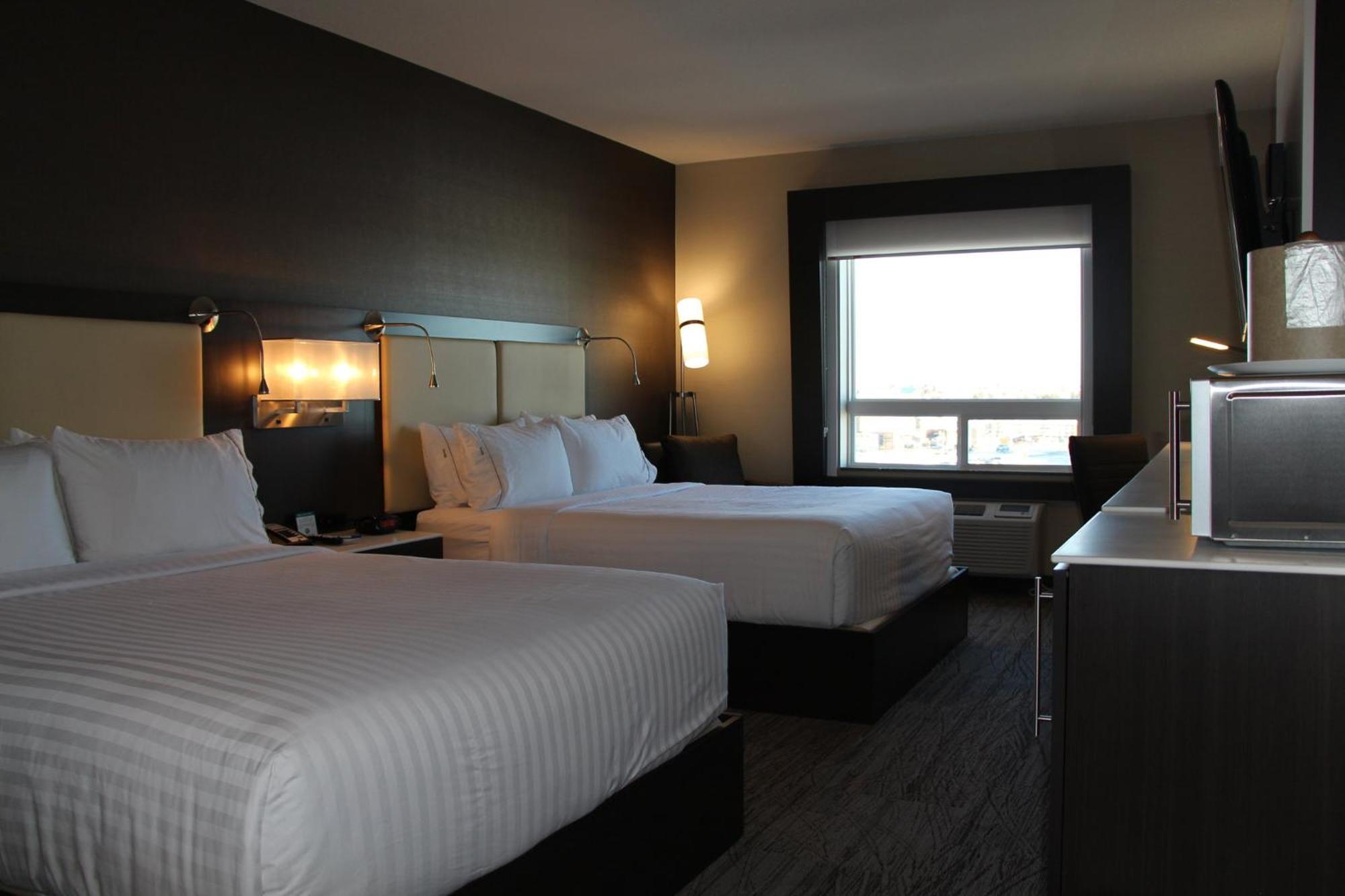 Holiday Inn Express & Suites Cold Lake By Ihg Esterno foto