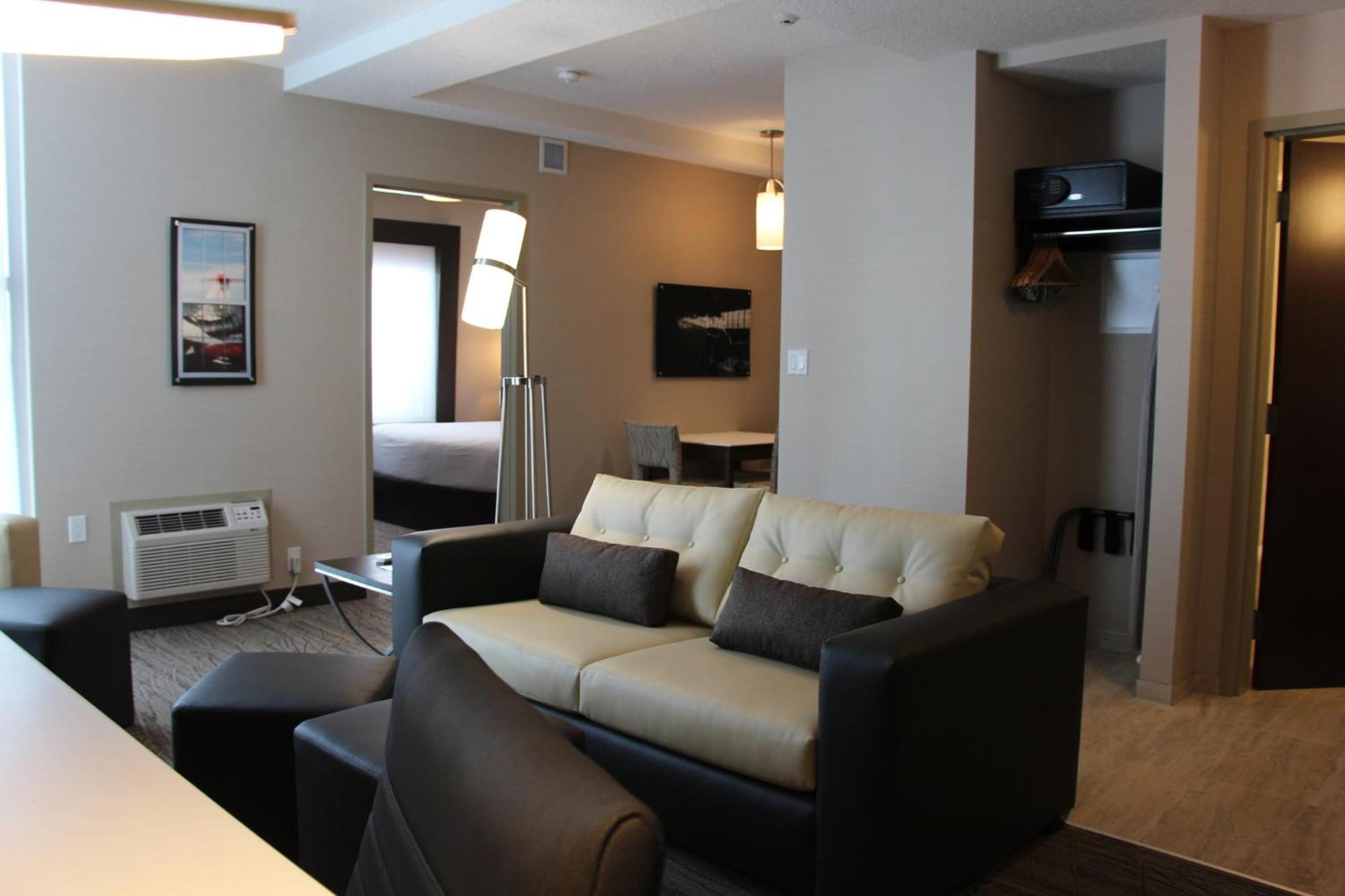 Holiday Inn Express & Suites Cold Lake By Ihg Esterno foto