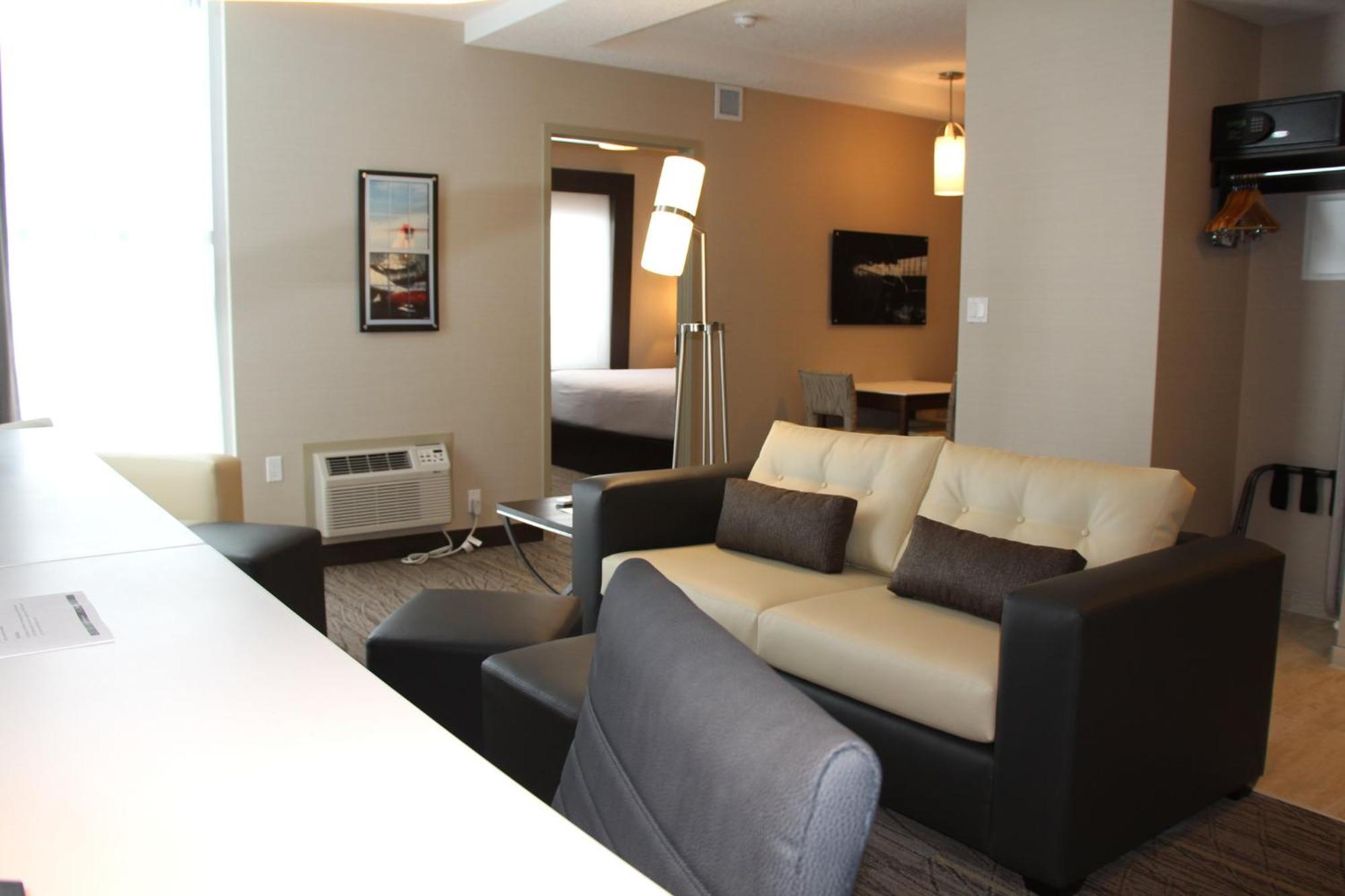 Holiday Inn Express & Suites Cold Lake By Ihg Esterno foto