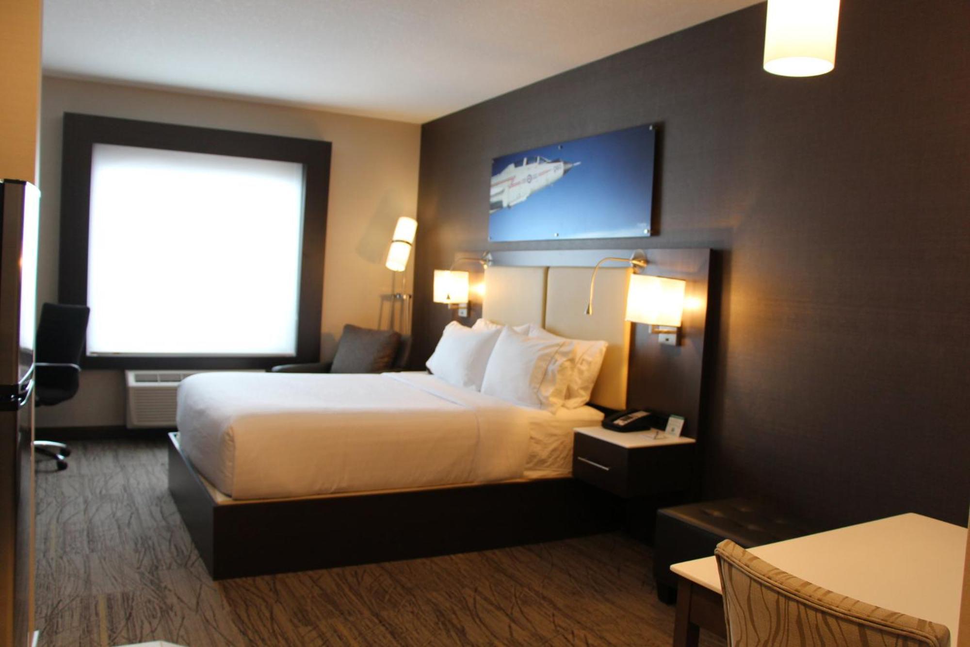 Holiday Inn Express & Suites Cold Lake By Ihg Esterno foto